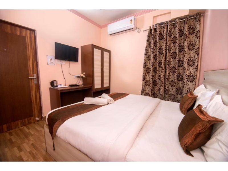 Hotel Bleue Mont Варанасі Екстер'єр фото