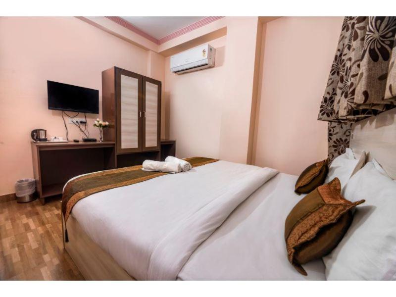 Hotel Bleue Mont Варанасі Екстер'єр фото
